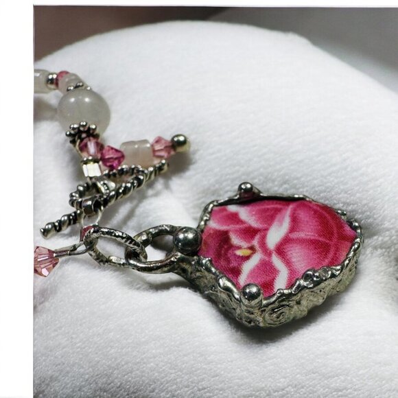 Vintage Pink Rose Quartz Bracelet W/ Upcycled Broken China Charm & 925 Toggle - Picture 7 of 15